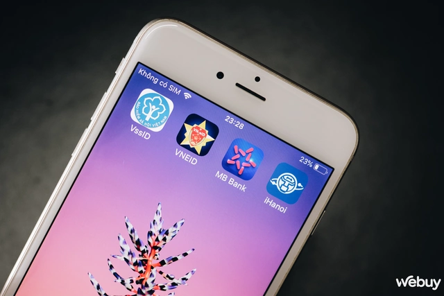 "Cục gạch 4G" Nokia mới v&agrave; iPhone 10 năm tuổi: Với v&agrave;i trăm ngh&igrave;n đồng, lựa chọn n&agrave;o trong thời điểm s&oacute;ng 2G sắp bị cắt?- Ảnh 10.