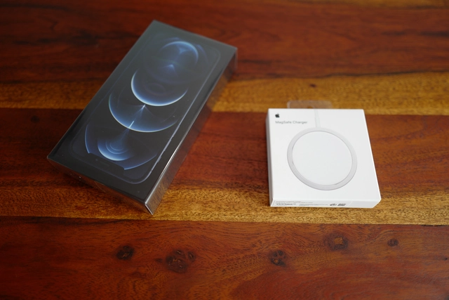 Một quy định mới của Trung Quốc sắp biến sạc không dây của Apple thành đồ vô dụng- Ảnh 1. Một quy định mới của Trung Quốc sắp biến sạc không dây của Apple thành đồ vô dụng- Ảnh 1.