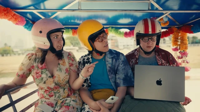 Tung đoạn quảng cáo "xúc phạm" người Thái Lan, Apple lên tiếng xin lỗi- Ảnh 5. Tung đoạn quảng cáo "xúc phạm" người Thái Lan, Apple lên tiếng xin lỗi- Ảnh 5.