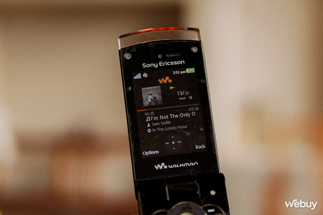 16 năm trước fan Sony Ericsson "mơ" về combo nghe nhạc này, giá bán còn đắt hơn iPhone cùng thời- Ảnh 5. 16 năm trước fan Sony Ericsson "mơ" về combo nghe nhạc này, giá bán còn đắt hơn iPhone cùng thời- Ảnh 5.