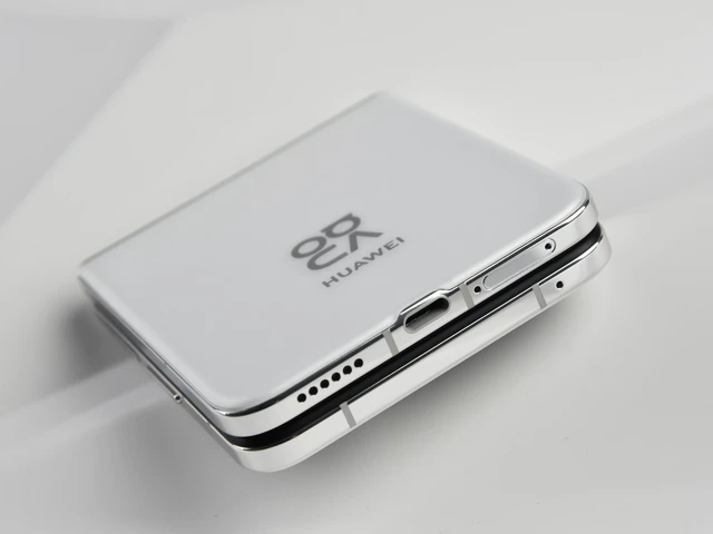 Cận cảnh Huawei nova Flip: Thiết kế mỏng nhẹ, bản lề bền bỉ, màn hình phụ hơi nhỏ tí nhưng vẫn ổn, giá rẻ hơn Xiaomi MIX Flip- Ảnh 5. Cận cảnh Huawei nova Flip: Thiết kế mỏng nhẹ, bản lề bền bỉ, màn hình phụ hơi nhỏ tí nhưng vẫn ổn, giá rẻ hơn Xiaomi MIX Flip- Ảnh 5.