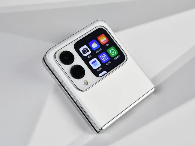 Cận cảnh Huawei nova Flip: Thiết kế mỏng nhẹ, bản lề bền bỉ, màn hình phụ hơi nhỏ tí nhưng vẫn ổn, giá rẻ hơn Xiaomi MIX Flip- Ảnh 4. Cận cảnh Huawei nova Flip: Thiết kế mỏng nhẹ, bản lề bền bỉ, màn hình phụ hơi nhỏ tí nhưng vẫn ổn, giá rẻ hơn Xiaomi MIX Flip- Ảnh 4.