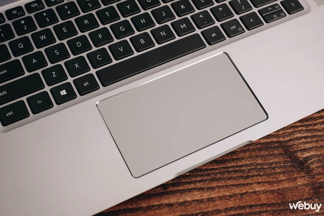 Từng một thời hơn 60 triệu đồng, mẫu laptop Dell này nay chỉ còn 12 triệu đồng: Thiết kế đẳng cấp, màn hình 15 inch mà chỉ 1.5Kg- Ảnh 8. Từng một thời hơn 60 triệu đồng, mẫu laptop Dell này nay chỉ còn 12 triệu đồng: Thiết kế đẳng cấp, màn hình 15 inch mà chỉ 1.5Kg- Ảnh 8.