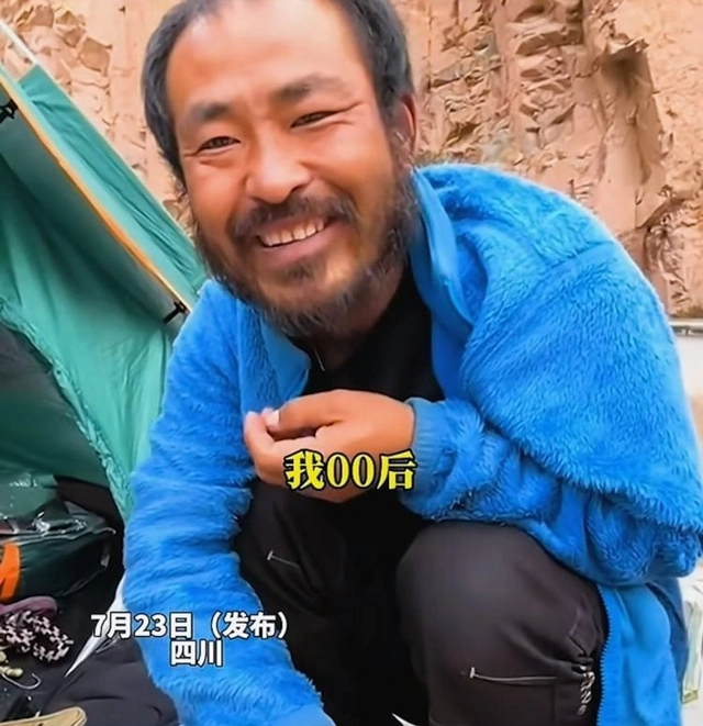 Anh chàng 24 tuổi bỗng chốc trông như ông chú ngoài 50 sau năm tháng ở trên núi- Ảnh 1. Anh chàng 24 tuổi bỗng chốc trông như ông chú ngoài 50 sau năm tháng ở trên núi- Ảnh 1.