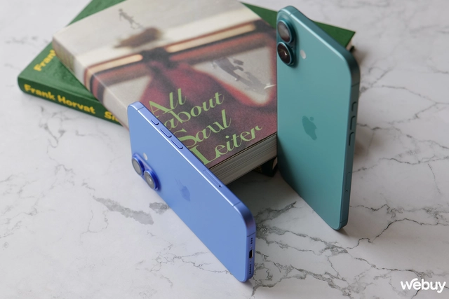 Trên tay iPhone 16 và iPhone 16 Plus chính hãng VN/A: Đây mới là chiếc iPhone đáng mua của năm nay, nhiều nâng cấp, có màu "Xanh Mòng Két" mới siêu đẹp- Ảnh 22. Trên tay iPhone 16 và iPhone 16 Plus chính hãng VN/A: Đây mới là chiếc iPhone đáng mua của năm nay, nhiều nâng cấp, có màu "Xanh Mòng Két" mới siêu đẹp- Ảnh 22.