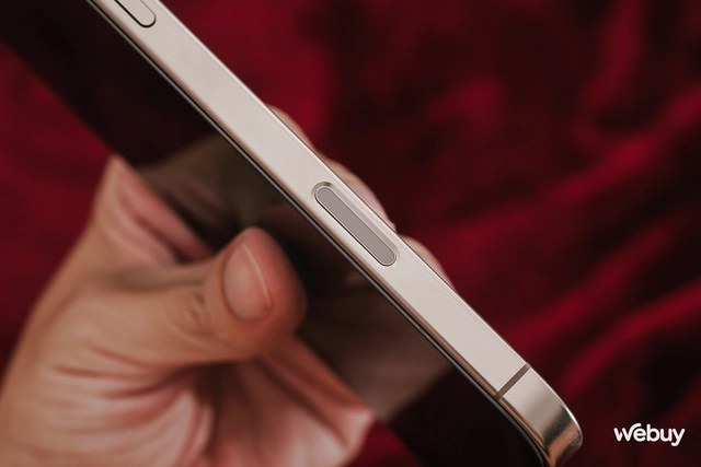 "Đo dáng" Galaxy S25 Ultra và iPhone 16 Pro Max- Ảnh 15. "Đo dáng" Galaxy S25 Ultra và iPhone 16 Pro Max- Ảnh 15.