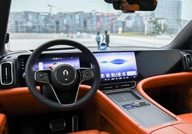 V&igrave; sao nhiều xe xăng kh&ocirc;ng t&iacute;ch hợp hệ thống l&aacute;i tự động: "C&oacute; gan m&agrave; kh&ocirc;ng c&oacute; sức"- Ảnh 1.