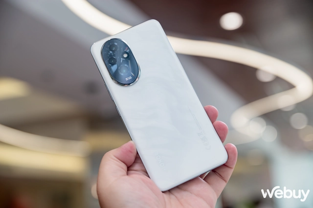 Hành trình tìm kiếm bức ảnh chân dung trị giá 2.000 EUR với Honor 200 5G, có dễ như lời đồn?- Ảnh 1. Hành trình tìm kiếm bức ảnh chân dung trị giá 2.000 EUR với Honor 200 5G, có dễ như lời đồn?- Ảnh 1.