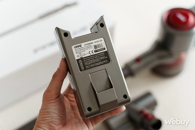 Trải nghiệm 3 máy hút bụi cầm tay không dây bán chạy nhất của UNIQ: Hút mạnh, pin bền, giá từ 1.7 triệu, loại xịn nhất vừa hút vừa lau- Ảnh 21. Trải nghiệm 3 máy hút bụi cầm tay không dây bán chạy nhất của UNIQ: Hút mạnh, pin bền, giá từ 1.7 triệu, loại xịn nhất vừa hút vừa lau- Ảnh 21.