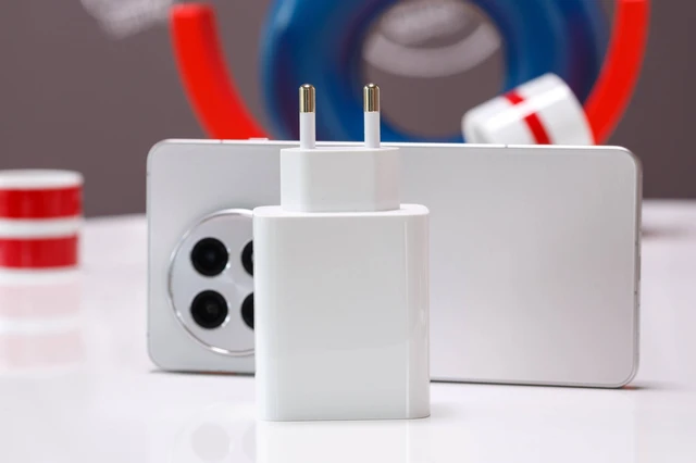 Trên tay OnePlus 13R: Thiết kế cao cấp, Snapdragon 8 Gen 3, pin khủng 6.000mAh- Ảnh 20. Trên tay OnePlus 13R: Thiết kế cao cấp, Snapdragon 8 Gen 3, pin khủng 6.000mAh- Ảnh 20.