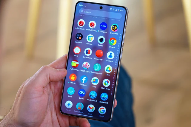 Trên tay OnePlus 13R: Thiết kế cao cấp, Snapdragon 8 Gen 3, pin khủng 6.000mAh- Ảnh 18. Trên tay OnePlus 13R: Thiết kế cao cấp, Snapdragon 8 Gen 3, pin khủng 6.000mAh- Ảnh 18.