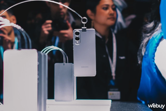 Hé lộ thông số camera ấn tượng của Galaxy S25 Edge- Ảnh 1. Hé lộ thông số camera ấn tượng của Galaxy S25 Edge- Ảnh 1.