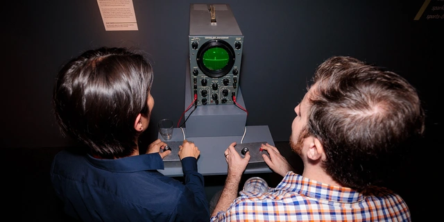 H&oacute;a ra tr&ograve; chơi điện tử đầu ti&ecirc;n của nh&acirc;n loại lại l&agrave; sản phẩm của một nh&agrave; khoa học trong Dự &aacute;n Manhattan- Ảnh 3.