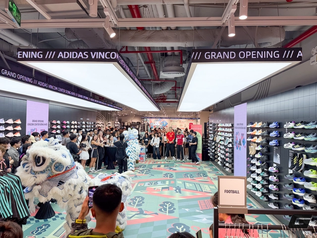 Cận cảnh cửa hàng mới khai trương đậm chất Việt của adidas- Ảnh 3. Cận cảnh cửa hàng mới khai trương đậm chất Việt của adidas- Ảnh 3.