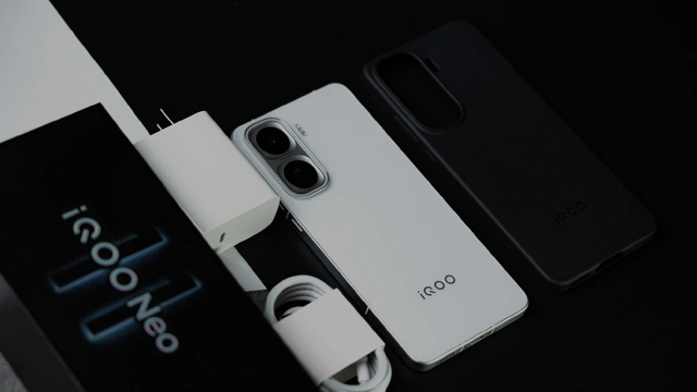 vivo ra mắt điện thoại chip Snapdragon 8 Elite, pin 7.500mAh giá rẻ nhất thế giới- Ảnh 2. vivo ra mắt điện thoại chip Snapdragon 8 Elite, pin 7.500mAh giá rẻ nhất thế giới- Ảnh 2.