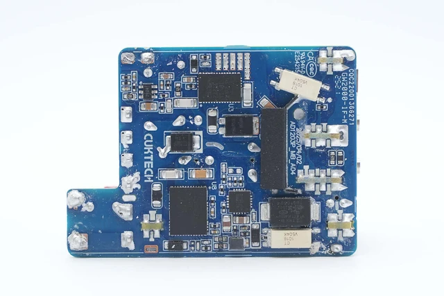 Củ sạc 120W của Xiaomi giờ b&eacute; t&iacute; tẹo t&egrave;o teo, lọt thỏm l&ograve;ng b&agrave;n tay như n&agrave;y đ&acirc;y - Ảnh 13.