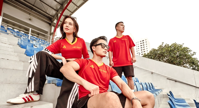 adidas ra mắt &aacute;o "Việt Nam Đồng Sắc" - biểu tượng tinh thần cổ vũ đo&agrave;n thể thao Việt Nam tại SEA Games 33 - Ảnh 2.