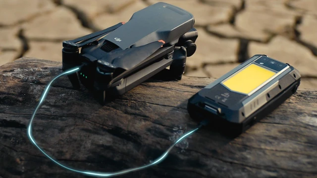 Oukitel WP100 Titan: Điện thoại nặng gần 1kg, pin 33.000mAh kèm máy chiếu, camera 200MP, giá 21 triệu- Ảnh 2. Oukitel WP100 Titan: Điện thoại nặng gần 1kg, pin 33.000mAh kèm máy chiếu, camera 200MP, giá 21 triệu- Ảnh 2.