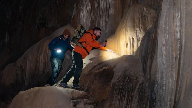 Oukitel WP100 Titan: Điện thoại nặng gần 1kg, pin 33.000mAh kèm máy chiếu, camera 200MP, giá 21 triệu- Ảnh 5. Oukitel WP100 Titan: Điện thoại nặng gần 1kg, pin 33.000mAh kèm máy chiếu, camera 200MP, giá 21 triệu- Ảnh 5.