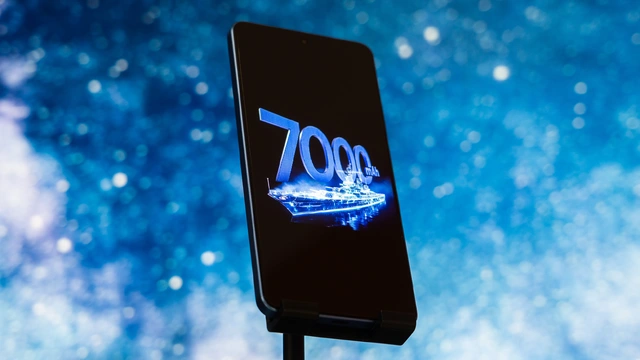 Cận cảnh điện thoại giá chỉ hơn 5 triệu của realme: Chip Dimensity 8400-MAX AnTuTu gần 2 triệu điểm, pin khủng 7.000mAh kèm camera 50MP- Ảnh 15. Cận cảnh điện thoại giá chỉ hơn 5 triệu của realme: Chip Dimensity 8400-MAX AnTuTu gần 2 triệu điểm, pin khủng 7.000mAh kèm camera 50MP- Ảnh 15.