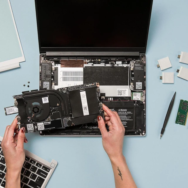 Laptop lắp ghép như LEGO trở lại, dùng chip AMD xịn, muốn bao nhiêu RAM, bộ nhớ cả TB, pin khủng, màn siêu nét đều tự thay được- Ảnh 2. Laptop lắp ghép như LEGO trở lại, dùng chip AMD xịn, muốn bao nhiêu RAM, bộ nhớ cả TB, pin khủng, màn siêu nét đều tự thay được- Ảnh 2.