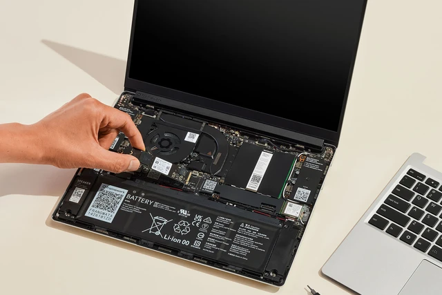 Laptop lắp ghép như LEGO trở lại, dùng chip AMD xịn, muốn bao nhiêu RAM, bộ nhớ cả TB, pin khủng, màn siêu nét đều tự thay được- Ảnh 4. Laptop lắp ghép như LEGO trở lại, dùng chip AMD xịn, muốn bao nhiêu RAM, bộ nhớ cả TB, pin khủng, màn siêu nét đều tự thay được- Ảnh 4.