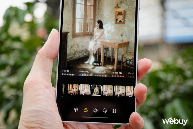 Tính năng tạo filter ảnh cá nhân trên Galaxy A mới quá hay: "Chôm" bộ màu bất kì về dùng chỉ với vài bước siêu đơn giản- Ảnh 1. Tính năng tạo filter ảnh cá nhân trên Galaxy A mới quá hay: "Chôm" bộ màu bất kì về dùng chỉ với vài bước siêu đơn giản- Ảnh 1.