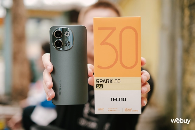 Trên tay điện thoại 5G giá rẻ ai cũng mua được: Thiết kế đẹp, màn hình 120Hz, camera 108MP kèm pin 5.000mAh, giá chính hãng chỉ hơn 3 triệu đồng- Ảnh 1. Trên tay điện thoại 5G giá rẻ ai cũng mua được: Thiết kế đẹp, màn hình 120Hz, camera 108MP kèm pin 5.000mAh, giá chính hãng chỉ hơn 3 triệu đồng- Ảnh 1.