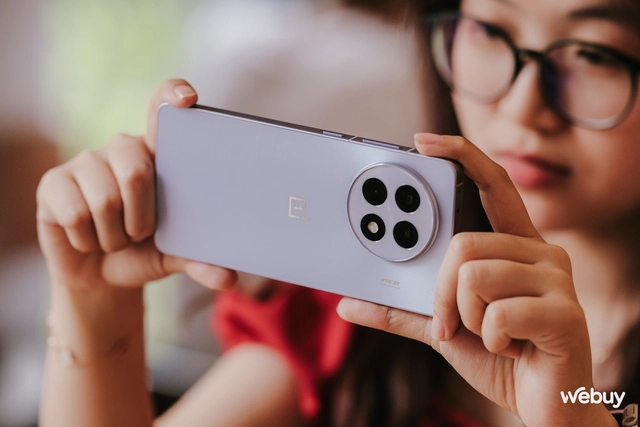 Trên tay điện thoại Snapdragon 8 Elite rẻ nhất: Thiết kế cao cấp, camera chụp đẹp, pin khủng 6.100mAh, giá rẻ hơn cả iPhone 16e- Ảnh 31. Trên tay điện thoại Snapdragon 8 Elite rẻ nhất: Thiết kế cao cấp, camera chụp đẹp, pin khủng 6.100mAh, giá rẻ hơn cả iPhone 16e- Ảnh 31.