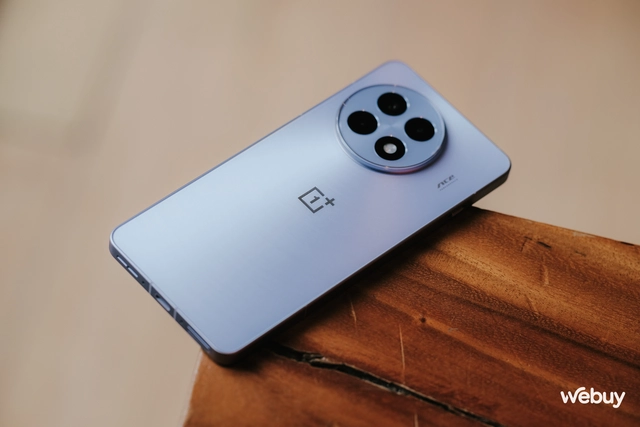 Trên tay điện thoại Snapdragon 8 Elite rẻ nhất: Thiết kế cao cấp, camera chụp đẹp, pin khủng 6.100mAh, giá rẻ hơn cả iPhone 16e- Ảnh 6. Trên tay điện thoại Snapdragon 8 Elite rẻ nhất: Thiết kế cao cấp, camera chụp đẹp, pin khủng 6.100mAh, giá rẻ hơn cả iPhone 16e- Ảnh 6.