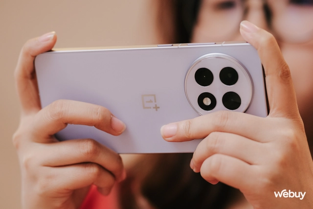 Trên tay điện thoại Snapdragon 8 Elite rẻ nhất: Thiết kế cao cấp, camera chụp đẹp, pin khủng 6.100mAh, giá rẻ hơn cả iPhone 16e- Ảnh 30. Trên tay điện thoại Snapdragon 8 Elite rẻ nhất: Thiết kế cao cấp, camera chụp đẹp, pin khủng 6.100mAh, giá rẻ hơn cả iPhone 16e- Ảnh 30.