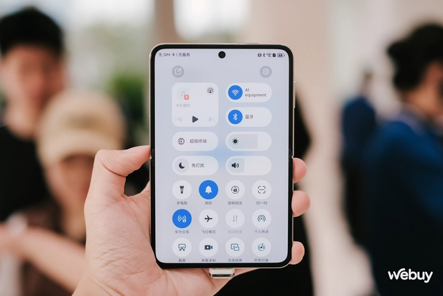 Trên tay smartphone gập độc dị nhất thế giới chỉ Huawei làm được: Thiết kế như máy đọc sách, chụp ảnh cực đẹp, giá như được mang về bán chính hãng!- Ảnh 24. Trên tay smartphone gập độc dị nhất thế giới chỉ Huawei làm được: Thiết kế như máy đọc sách, chụp ảnh cực đẹp, giá như được mang về bán chính hãng!- Ảnh 24.
