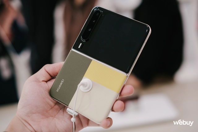 Trên tay smartphone gập độc dị nhất thế giới chỉ Huawei làm được: Thiết kế như máy đọc sách, chụp ảnh cực đẹp, giá như được mang về bán chính hãng!- Ảnh 2. Trên tay smartphone gập độc dị nhất thế giới chỉ Huawei làm được: Thiết kế như máy đọc sách, chụp ảnh cực đẹp, giá như được mang về bán chính hãng!- Ảnh 2.