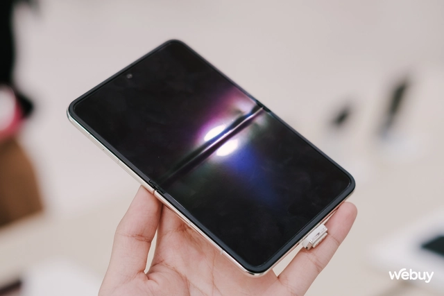 Trên tay smartphone gập độc dị nhất thế giới chỉ Huawei làm được: Thiết kế như máy đọc sách, chụp ảnh cực đẹp, giá như được mang về bán chính hãng!- Ảnh 5. Trên tay smartphone gập độc dị nhất thế giới chỉ Huawei làm được: Thiết kế như máy đọc sách, chụp ảnh cực đẹp, giá như được mang về bán chính hãng!- Ảnh 5.