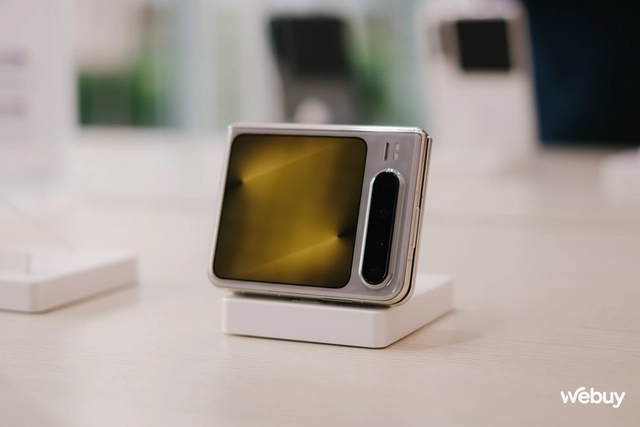 Trên tay smartphone gập độc dị nhất thế giới chỉ Huawei làm được: Thiết kế như máy đọc sách, chụp ảnh cực đẹp, giá như được mang về bán chính hãng!- Ảnh 10. Trên tay smartphone gập độc dị nhất thế giới chỉ Huawei làm được: Thiết kế như máy đọc sách, chụp ảnh cực đẹp, giá như được mang về bán chính hãng!- Ảnh 10.