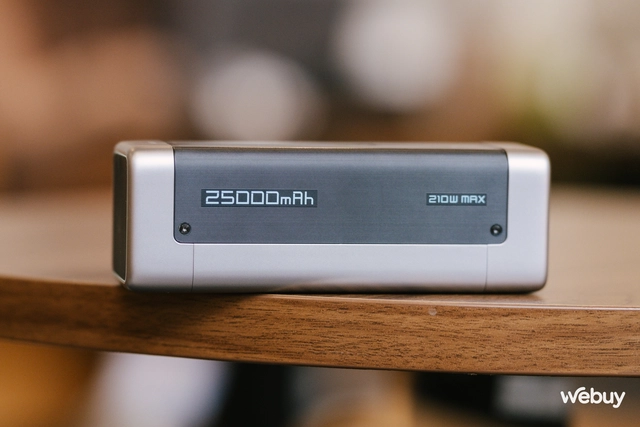 Dùng thử pin dự phòng xịn nhất của Xiaomi: Dung lượng 25.000mAh, công suất 210W, có cả màn hình giám sát, sạc từ đồng hồ tới laptop đều quá ngon lành- Ảnh 6. Dùng thử pin dự phòng xịn nhất của Xiaomi: Dung lượng 25.000mAh, công suất 210W, có cả màn hình giám sát, sạc từ đồng hồ tới laptop đều quá ngon lành- Ảnh 6.