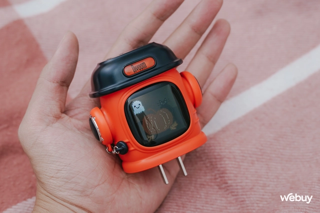 Củ sạc giờ phát triển tới mức này luôn: Thiết kế độc lạ, có cả màn hình màu, kết nối Bluetooth, thậm chí chơi được cả game- Ảnh 2. Củ sạc giờ phát triển tới mức này luôn: Thiết kế độc lạ, có cả màn hình màu, kết nối Bluetooth, thậm chí chơi được cả game- Ảnh 2.