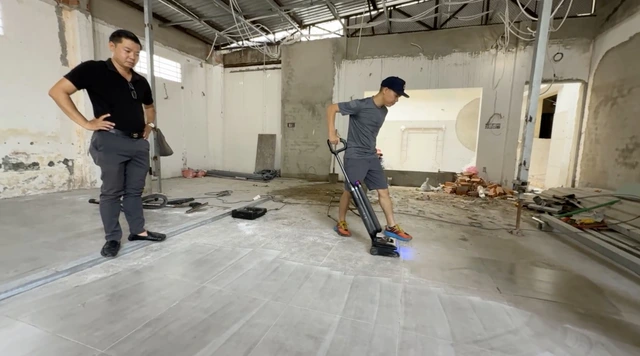 Admin Tinh Tế đem máy lau hút khô ướt ra công trường đấu với máy chuyên dụng: "Kèo" nào thắng?- Ảnh 5. Admin Tinh Tế đem máy lau hút khô ướt ra công trường đấu với máy chuyên dụng: "Kèo" nào thắng?- Ảnh 5.