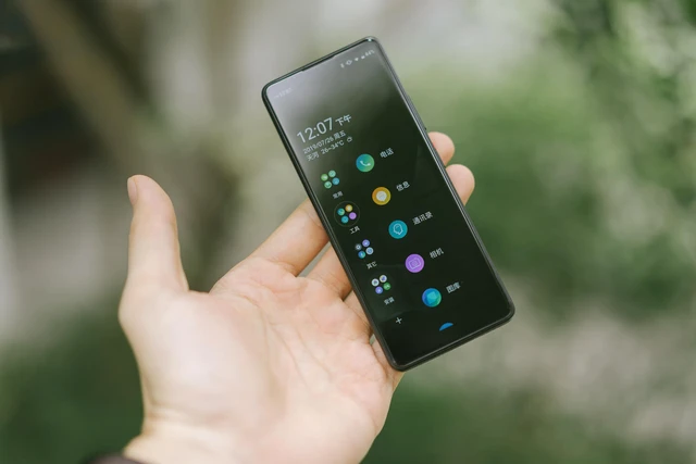 Năm ngoái Xiaomi ra mắt điện thoại màn 5 inch, cấu hình yếu, không camera trước nhưng vẫn bán được, ở Việt Nam giá chỉ 2,7 triệu- Ảnh 4. Năm ngoái Xiaomi ra mắt điện thoại màn 5 inch, cấu hình yếu, không camera trước nhưng vẫn bán được, ở Việt Nam giá chỉ 2,7 triệu- Ảnh 4.