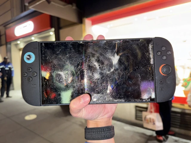 YouTuber nổi tiếng bị cấm cửa khỏi cửa hàng Nintendo vì... đập nát Switch 2- Ảnh 1. YouTuber nổi tiếng bị cấm cửa khỏi cửa hàng Nintendo vì... đập nát Switch 2- Ảnh 1.