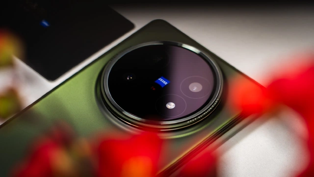 Trên tay vivo X Fold5: smartphone gập vừa mỏng, vừa mạnh, pin trâu lại còn dùng được với Apple Watch và AirPods- Ảnh 7. Trên tay vivo X Fold5: smartphone gập vừa mỏng, vừa mạnh, pin trâu lại còn dùng được với Apple Watch và AirPods- Ảnh 7.