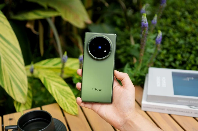 Trên tay vivo X Fold5: smartphone gập vừa mỏng, vừa mạnh, pin trâu lại còn dùng được với Apple Watch và AirPods- Ảnh 1. Trên tay vivo X Fold5: smartphone gập vừa mỏng, vừa mạnh, pin trâu lại còn dùng được với Apple Watch và AirPods- Ảnh 1.