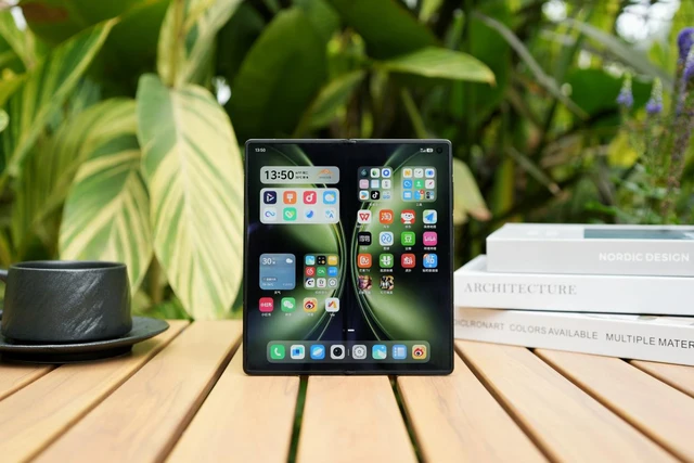 Trên tay vivo X Fold5: smartphone gập vừa mỏng, vừa mạnh, pin trâu lại còn dùng được với Apple Watch và AirPods- Ảnh 11. Trên tay vivo X Fold5: smartphone gập vừa mỏng, vừa mạnh, pin trâu lại còn dùng được với Apple Watch và AirPods- Ảnh 11.