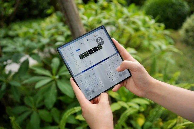 Trên tay vivo X Fold5: smartphone gập vừa mỏng, vừa mạnh, pin trâu lại còn dùng được với Apple Watch và AirPods- Ảnh 12. Trên tay vivo X Fold5: smartphone gập vừa mỏng, vừa mạnh, pin trâu lại còn dùng được với Apple Watch và AirPods- Ảnh 12.