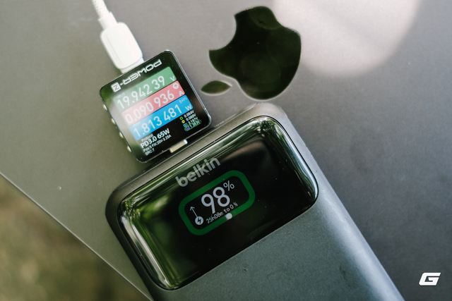 Balo tôi nhẹ đi hơn 1kg nhờ chiếc pin dự phòng Belkin này- Ảnh 7. Balo tôi nhẹ đi hơn 1kg nhờ chiếc pin dự phòng Belkin này- Ảnh 7.