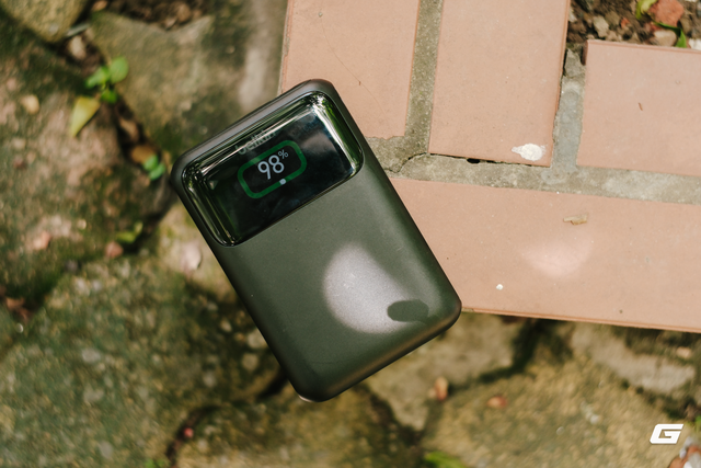 Balo tôi nhẹ đi hơn 1kg nhờ chiếc pin dự phòng Belkin này- Ảnh 10. Balo tôi nhẹ đi hơn 1kg nhờ chiếc pin dự phòng Belkin này- Ảnh 10.