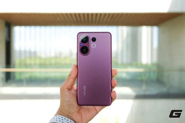 vivo ra mắt điện thoại thiết kế cực mê, có hẳn camera tele ZEISS 50MP, pin 6.500 mAh, Snapdragon 7 Gen 4, giá 16 triệu đồng- Ảnh 1. vivo ra mắt điện thoại thiết kế cực mê, có hẳn camera tele ZEISS 50MP, pin 6.500 mAh, Snapdragon 7 Gen 4, giá 16 triệu đồng- Ảnh 1.