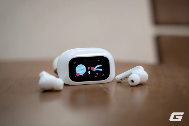 Tai nghe Ugreen EchoBuds Magic: Màn hình cảm ứng trên hộp sạc, chống ồn ngon, pin tốt, nhiều tính năng giá sale khoảng 700.000đ- Ảnh 1. Tai nghe Ugreen EchoBuds Magic: Màn hình cảm ứng trên hộp sạc, chống ồn ngon, pin tốt, nhiều tính năng giá sale khoảng 700.000đ- Ảnh 1.