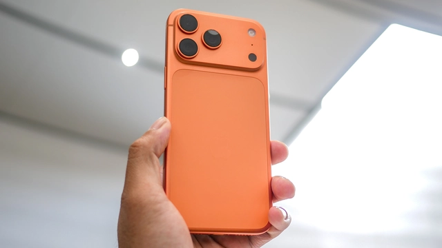 Nếu iPhone 17 Pro có màu đen thì trông sẽ như thế này, iFan chỉ biết thốt lên "Quá đẹp"!- Ảnh 6. Nếu iPhone 17 Pro có màu đen thì trông sẽ như thế này, iFan chỉ biết thốt lên "Quá đẹp"!- Ảnh 6.