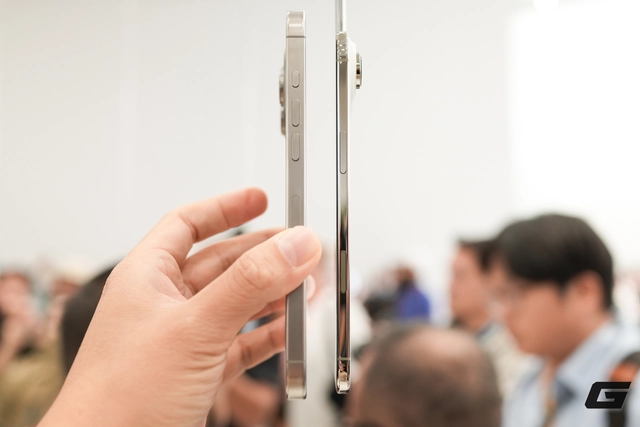 Cận cảnh iPhone Air "siêu mỏng cánh" đến khó tin vừa ra mắt: Apple vừa làm điều mà Samsung và chính iPad Pro cũng phải dè chừng- Ảnh 8. Cận cảnh iPhone Air "siêu mỏng cánh" đến khó tin vừa ra mắt: Apple vừa làm điều mà Samsung và chính iPad Pro cũng phải dè chừng- Ảnh 8.